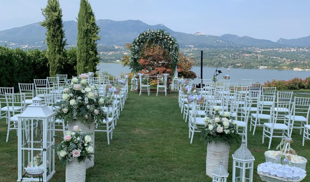 Boda de pesadilla en Italia: invitados orinan en la piscina y el novio destroza el mobiliario