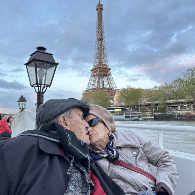VÍDEO: Marino cumple su sueño de visitar París junto a su mujer (Adopta Un Abuelo)