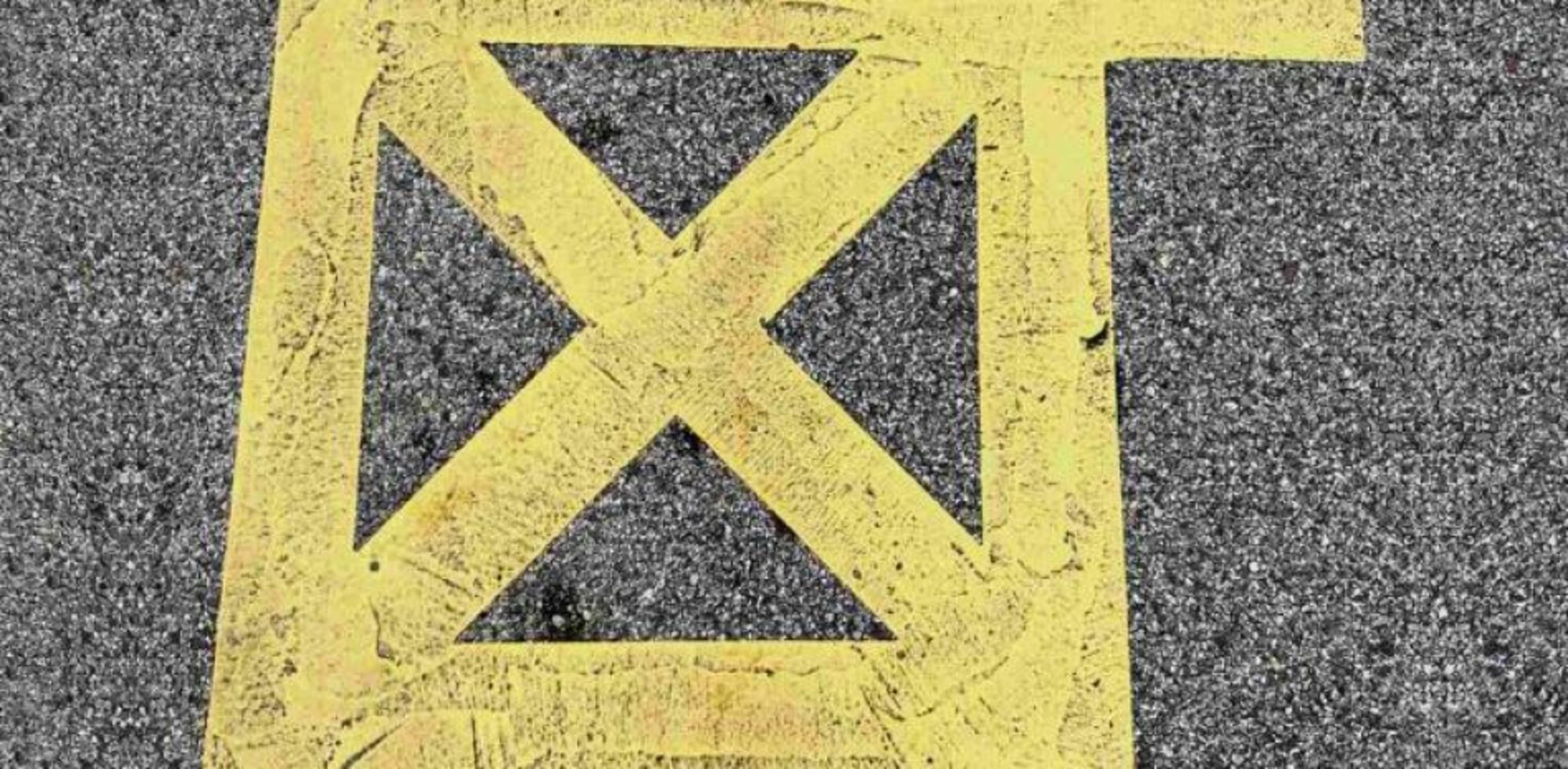 DGT: ¿Qué significa el cuadrado amarillo que hay en algunas calles españolas?