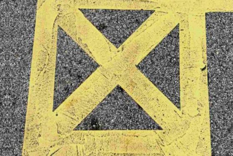 Las nuevas señales de la DGT : ¿Qué significa el cuadrado amarillo que hay en las carreteras? DGT