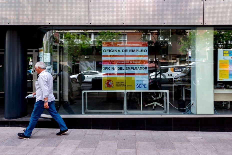 España mantiene una de las tasas más bajas de empleo sénior en la UE, según Funcas