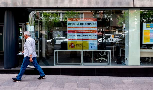España mantiene una de las tasas más bajas de empleo sénior en la UE, según Funcas