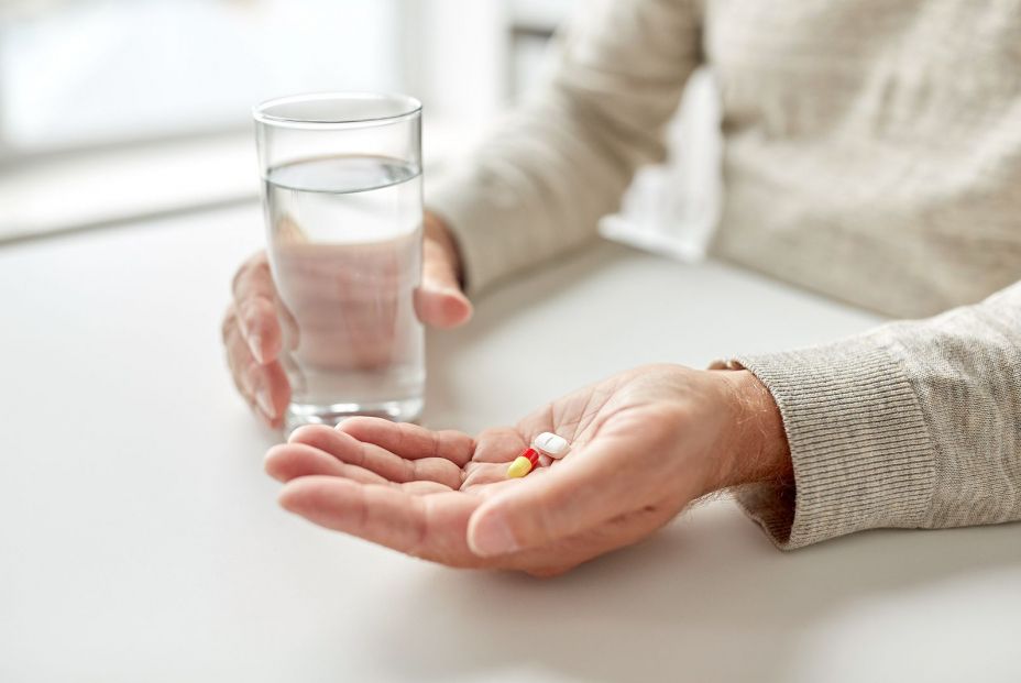 Triturar pastillas o abrir cápsulas para tragarlas puede alterar su eficacia Triturar pastillas o abrir cápsulas para tragarlas puede alterar su eficacia