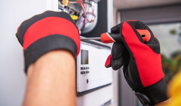 Alertan de la vuelta de los falsos revisores de gas para estafar a mayores