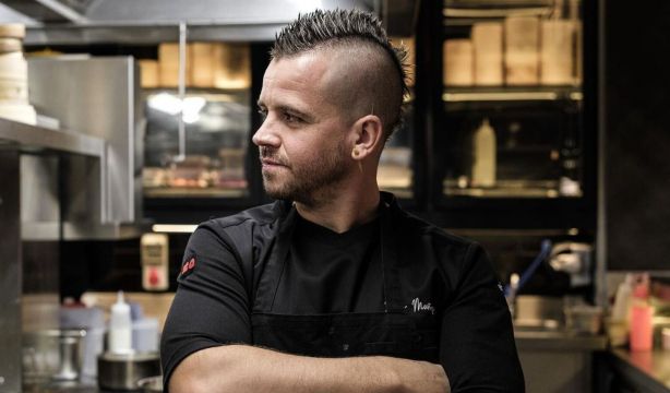 El truco de Dabiz Muñoz para hacer una tortilla francesa "de otra dimensión"