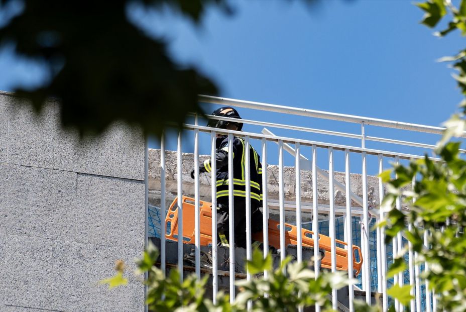 Dos obreros, sepultados tras el derrumbe del forjado de un edificio en Madrid