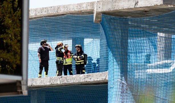 Dos obreros, sepultados tras el derrumbe del forjado de un edificio en Madrid