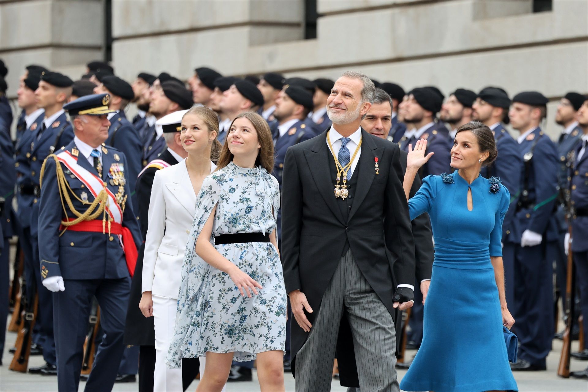 Guayaberas, ponchos, libros, camisetas... Los 301 regalos a la Familia Real en 2023