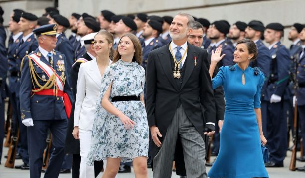 Guayaberas, ponchos, libros, camisetas... Los 301 regalos a la Familia Real en 2023