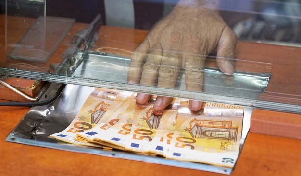 Pago de las pensiones y de la extra de junio de 2024: ¿cuál es la fecha de cobro en cada banco?. Foto: bigstock