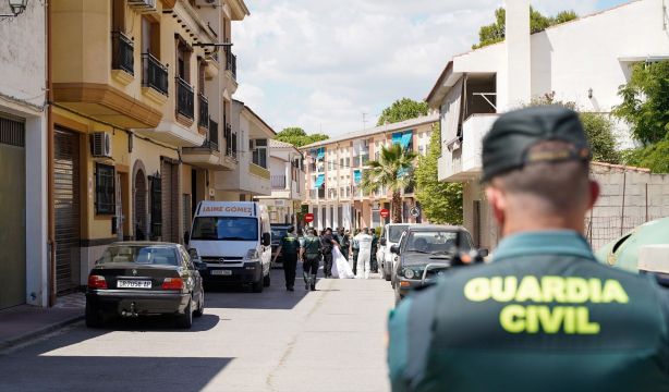 Un hombre mata a sus dos nietos y se suicida tras atrincherarse en su casa en Granada