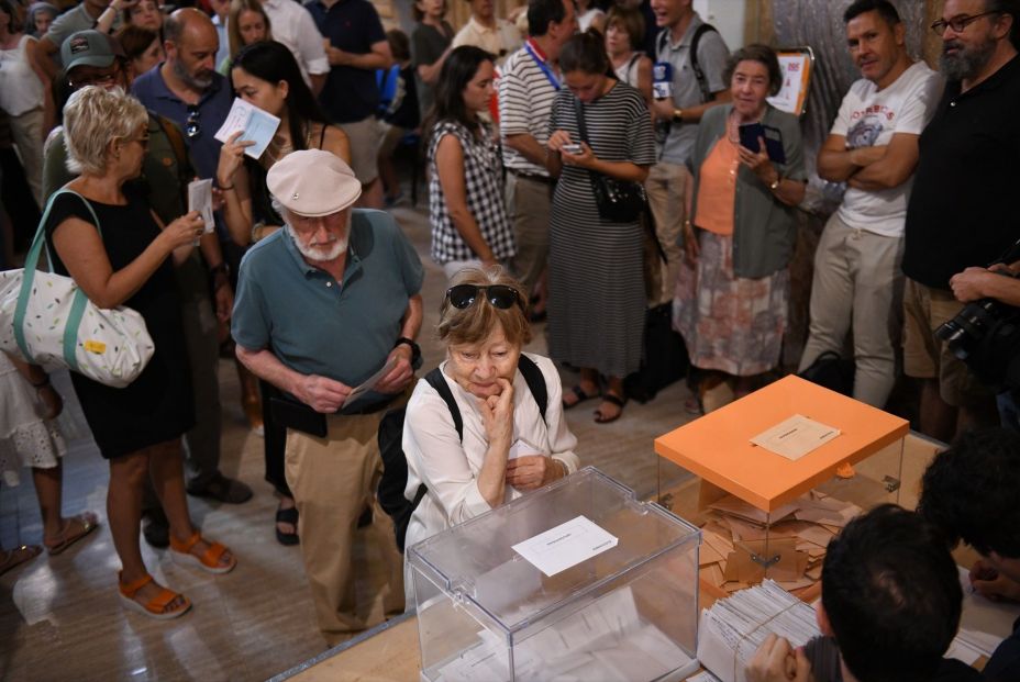 Los mayores se la juegan en las elecciones europeas: pensiones, modelo de cuidados y brecha digital Los mayores se la juegan en las elecciones europeas: pensiones, modelo de cuidados y brecha digital