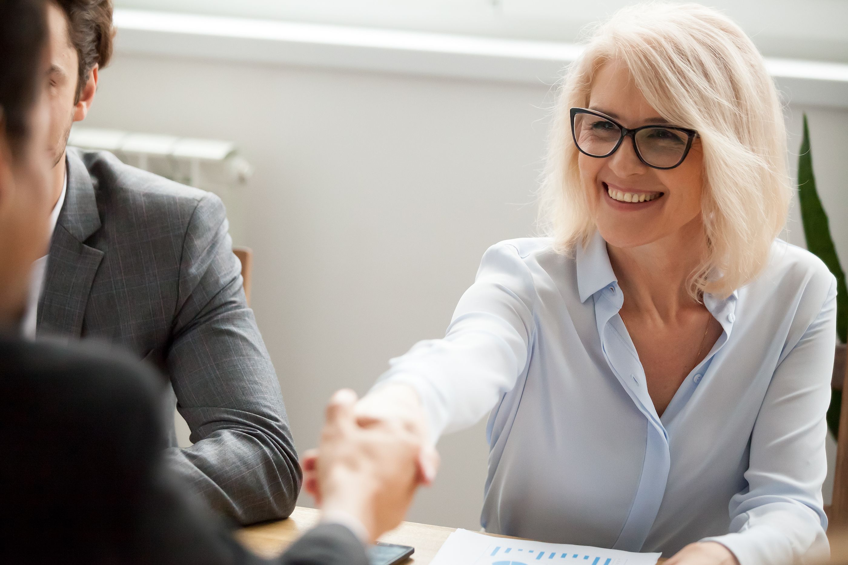 Empleo sénior: ayudas y subvenciones disponibles para la contratación de mayores de 45 años (Bigstock)