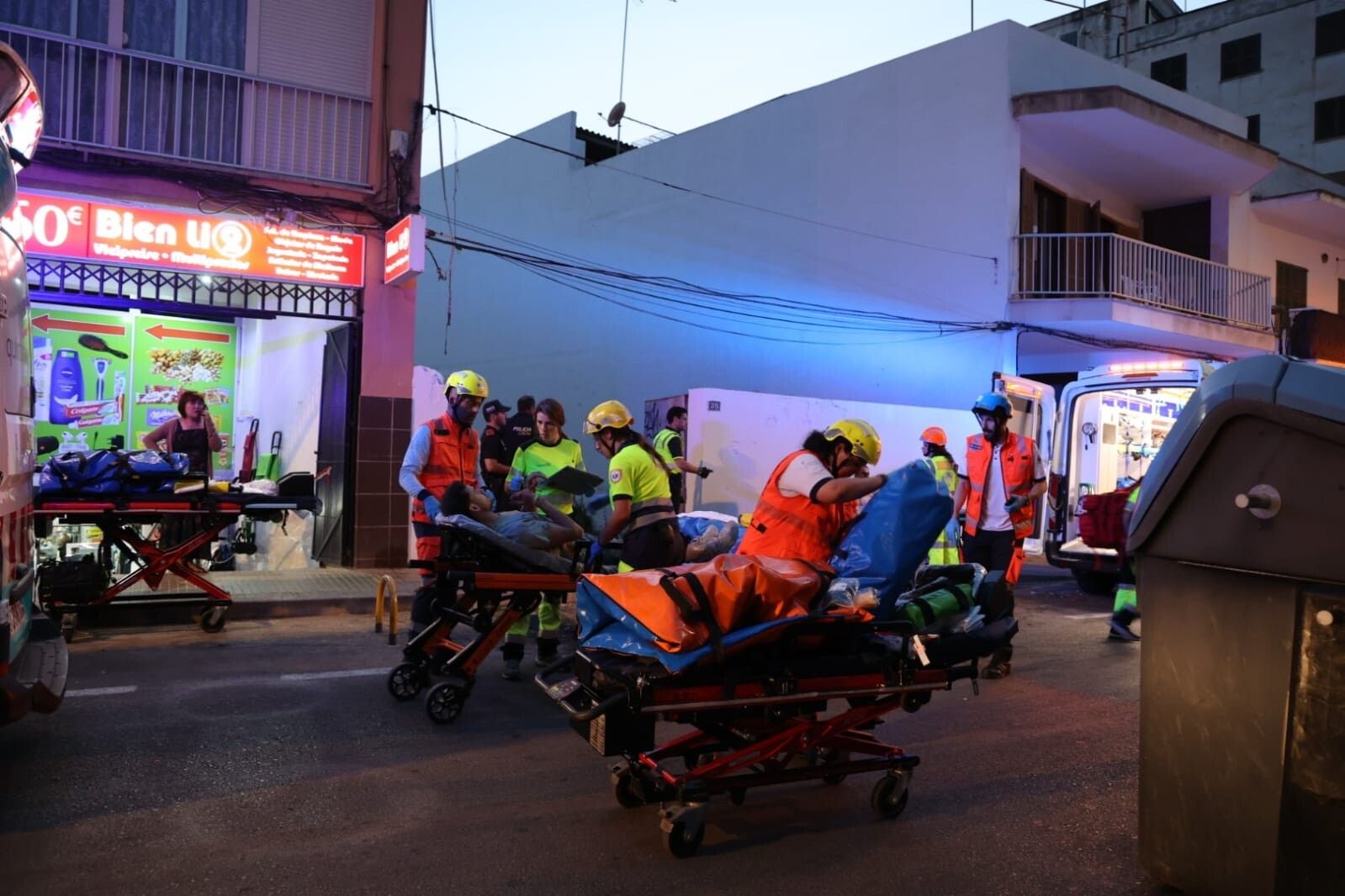Cuatro muertos y 16 heridos en el derrumbe de un restaurante en Playa de Palma (Mallorca) Cuatro muertos y 16 heridos en el derrumbe de un restaurante en Playa de Palma (Mallorca)