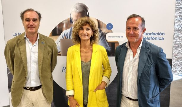 El Comité Editorial y Asesor de 65YMÁS visitan un taller de Reconectados: "Formarse es esencial"