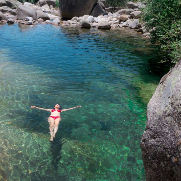 Bañarte en agua fría con precaución te levanta el ánimo