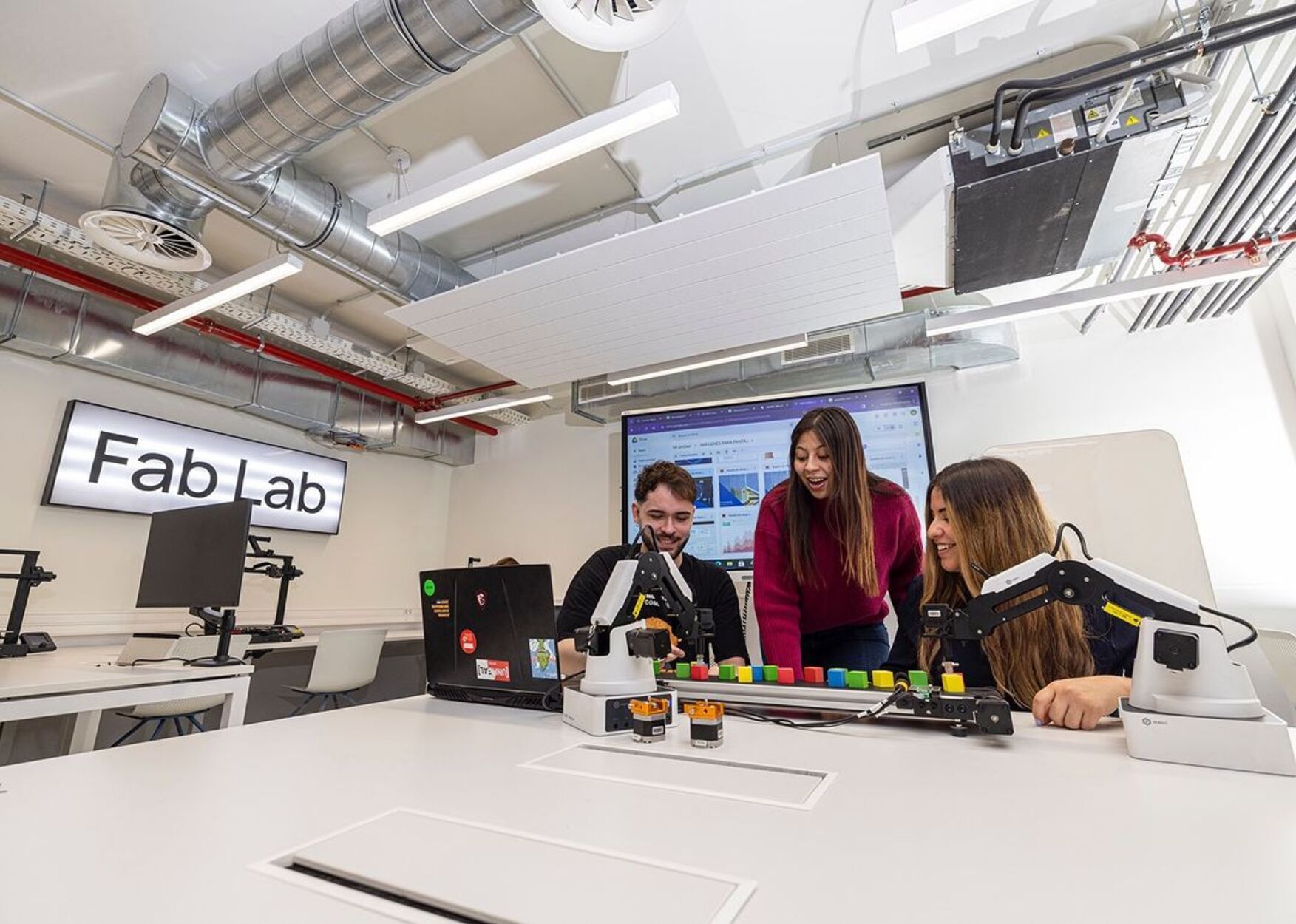 CIMPA, DeNexus, GGTech y Sener se incorporan al hub de innovación de UAX en Madrid