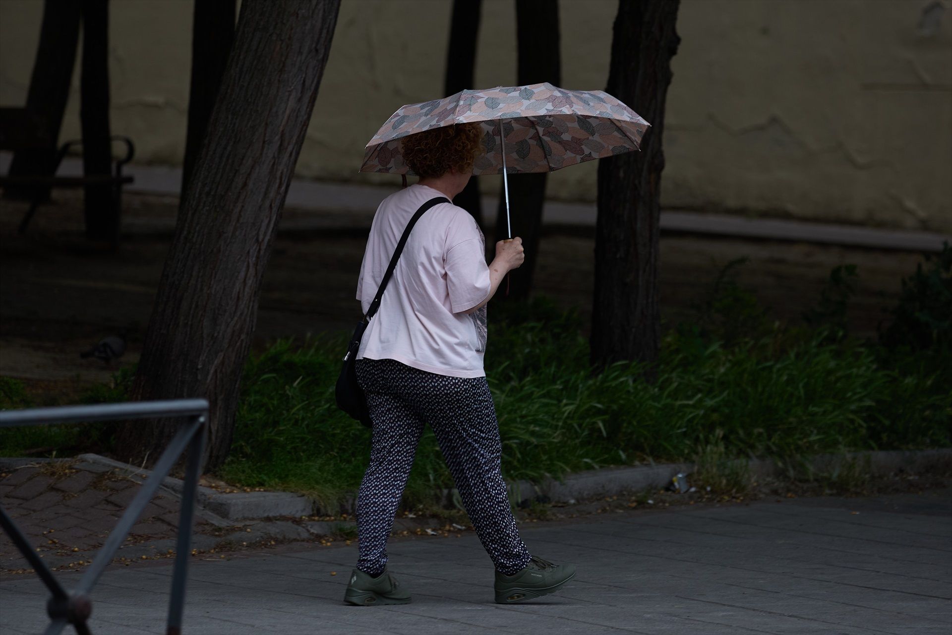 La alerta por lluvias y las temperaturas frescas propias de abril seguirán hasta el jueves