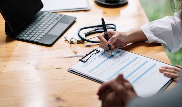 Si te niegan cubrir un tratamiento o te suben la prima: motivos de reclamación a los seguros de salud. Foto: bigstock