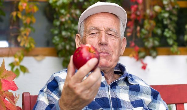 ¿Cambia el sentido del gusto y el olfato con la edad? (Big Stock)