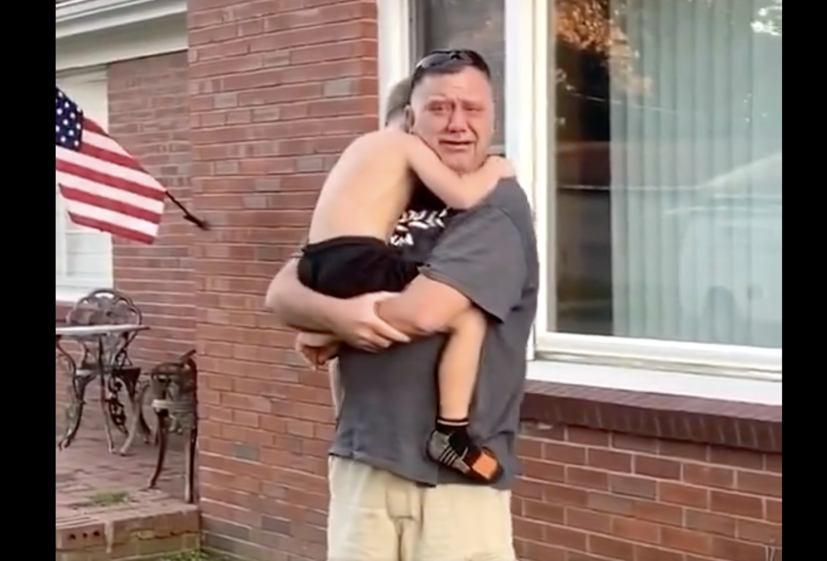 VÍDEO: La emoción de reencontrarte con tu nieto tras un año sin verle VÍDEO: La emoción de reencontrarte con tu nieto tras un año sin verle