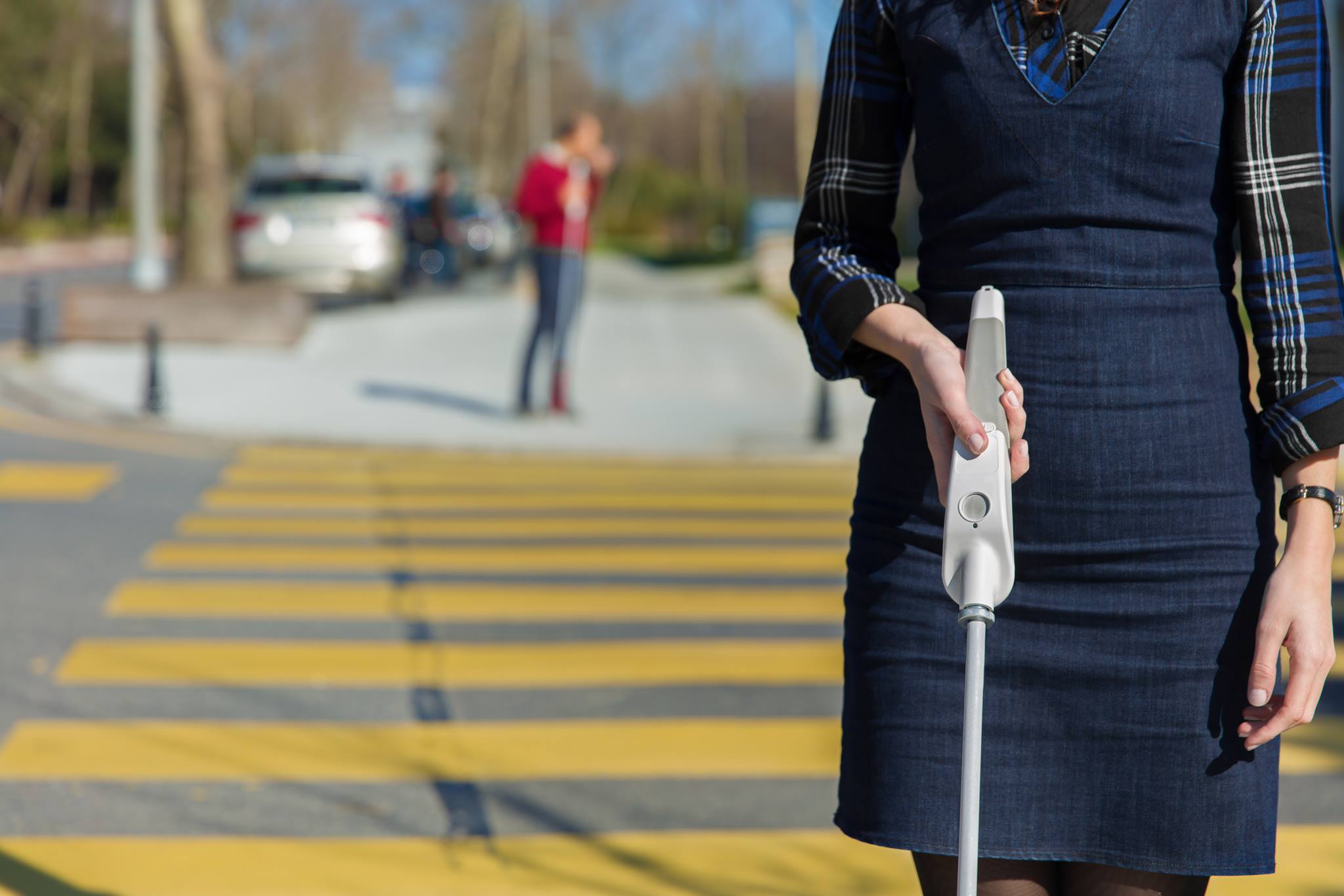 Ya está disponible el bastón inteligente para discapacitados con la ayuda de Google Maps