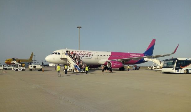 Bruselas: las aerolíneas no podrán encarecer billetes ya comprados por la crisis del queroseno