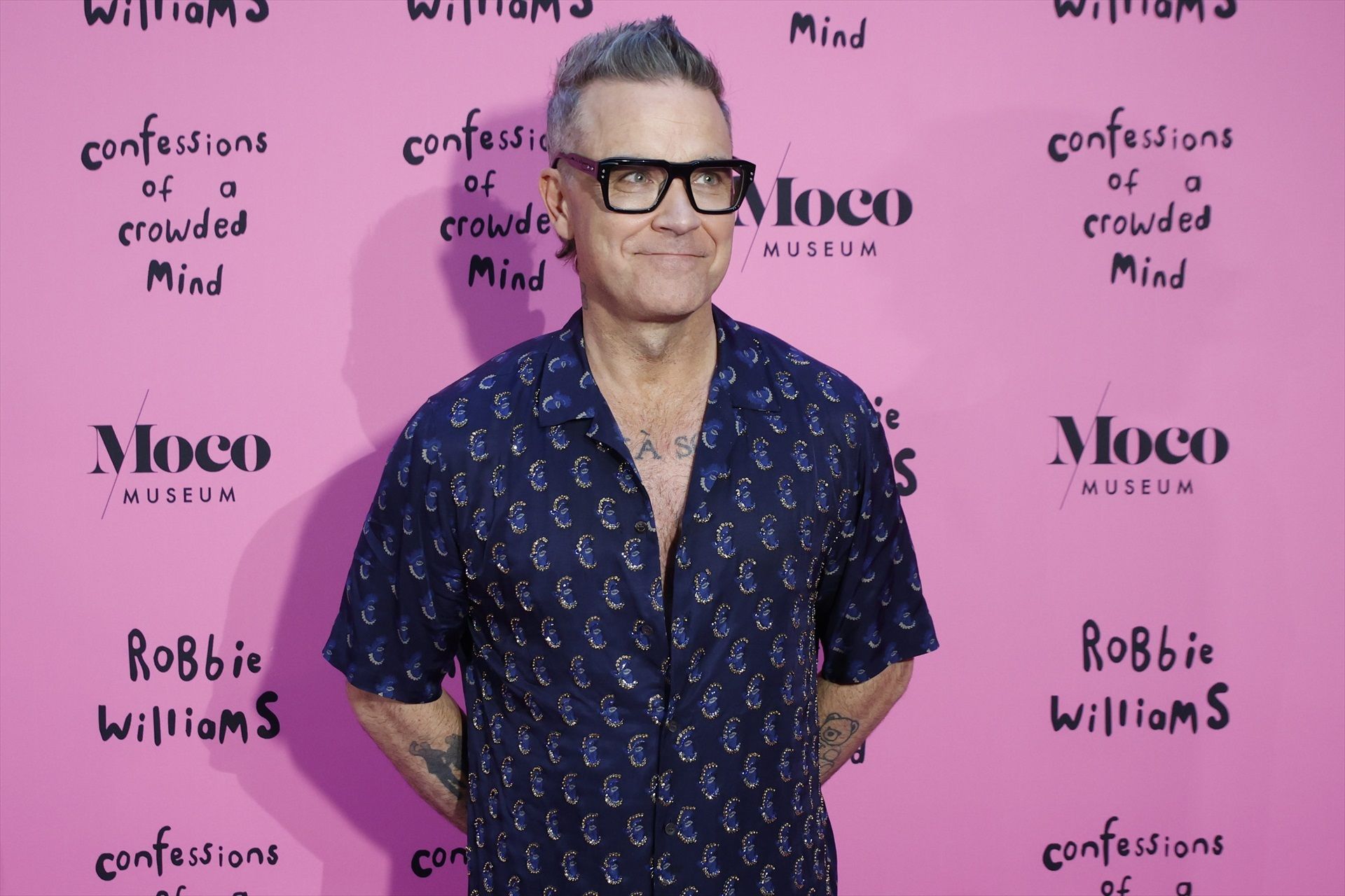 Robbie Williams: "A los 50 años estoy disfrutando de mi vida"
