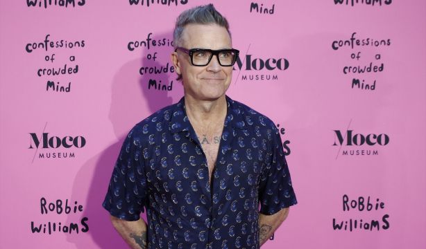 Robbie Williams: "A los 50 años estoy disfrutando de mi vida"