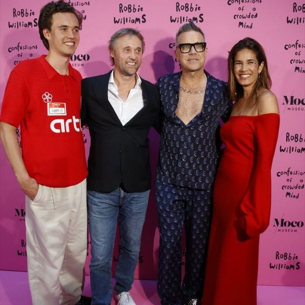 EuropaPress 6044498 cantante robbie williams 2d posa photocall exposicion confessions moco EuropaPress 6044498 cantante robbie williams 2d posa photocall exposicion confessions moco