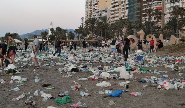 Así amanecieron las playas de Málaga tras la noche de San Juan