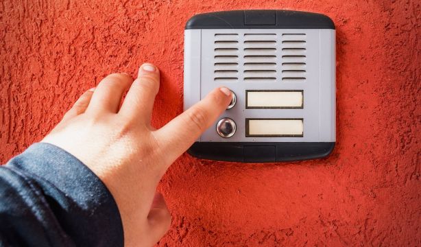 ¿Conoces la 'estafa del vecino'? Cuidado: está dirigida a personas mayores