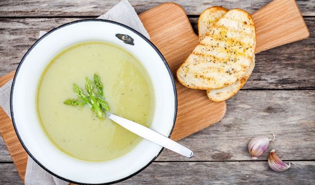 Tres recetas con espárragos verdes de temporada: dos opciones fáciles y una con estrella Michelin. Foto:bigstock