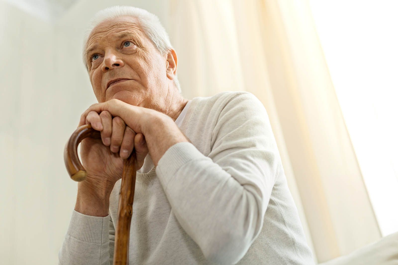 Cómo se origina el trastorno por estrés postraumático en personas mayores