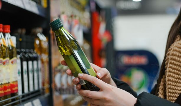 Consumo investiga si los supermercados están aplicando la reducción del IVA al aceite de oliva