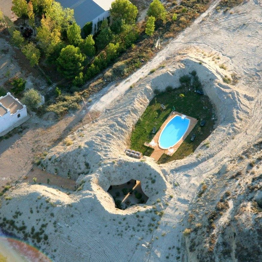 Dormir en un hotel o casa cueva en España