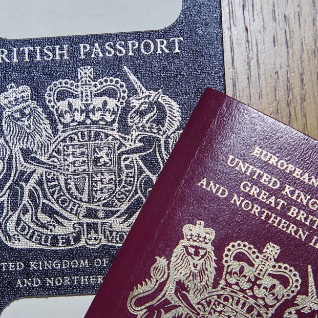 He perdido el pasaporte en el extranjero, ¿qué puedo hacer? (big stock)