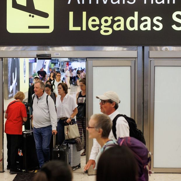 Reclinar el asiento o levantarse continuamente: lo que más molesta a los españoles en un avión (Europa Press)