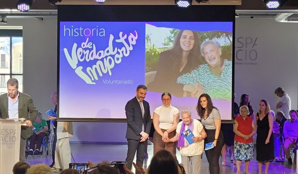 'Tu historia de verdad importa' convierte a jóvenes en narradores de la vida de los mayores