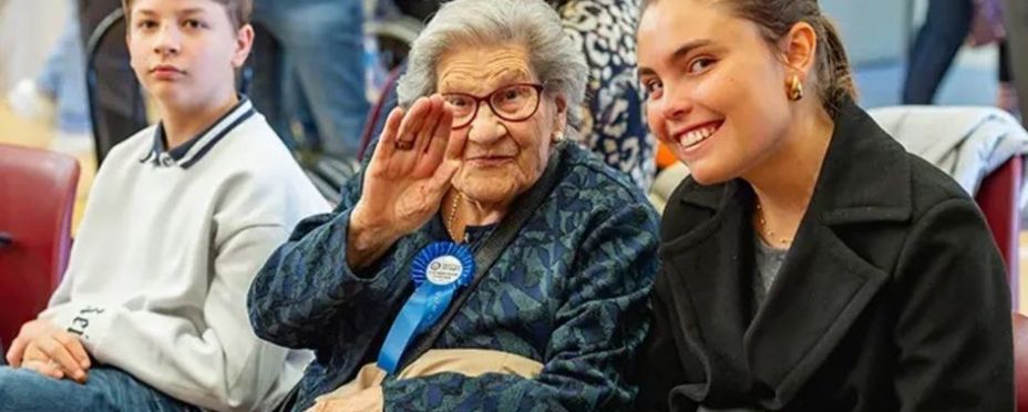 Récord mundial en una reunión de 70 centenarios Récord mundial en una reunión de 70 centenarios