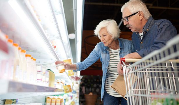 Supermercados en el foco de los ganaderos por utilizar la leche como reclamo