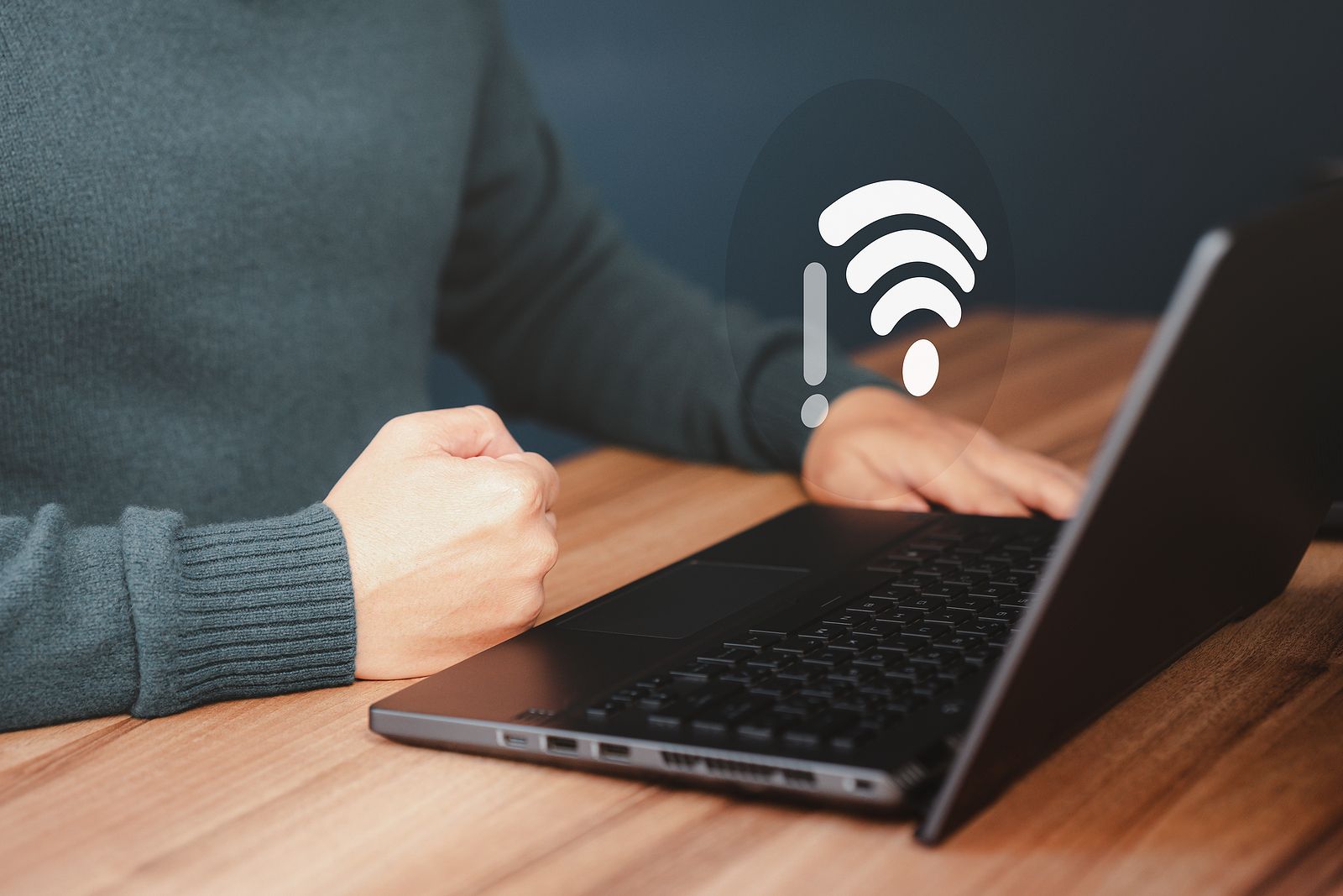 Cuidado: no realices operaciones bancarias ni compres por Internet conectado a una WiFi pública