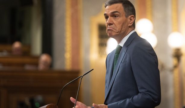 Plan de "regeneración" de Sánchez: limitar la financiación pública de medios, debates por ley...