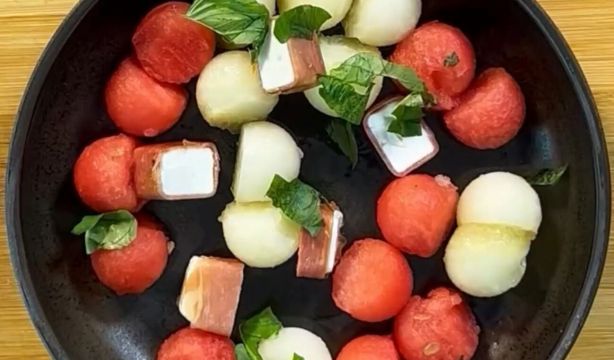 Ensalada de sandía, melón y jamón para refrescarte el verano (TikTok)