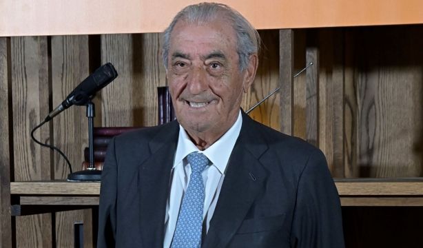 Juan José Hidalgo cumple su promesa y pagará las fiestas de su pueblo, Villanueva del Conde