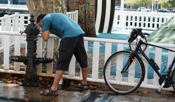Estas son las ciudades españolas que no tienen ni baños ni fuentes públicas