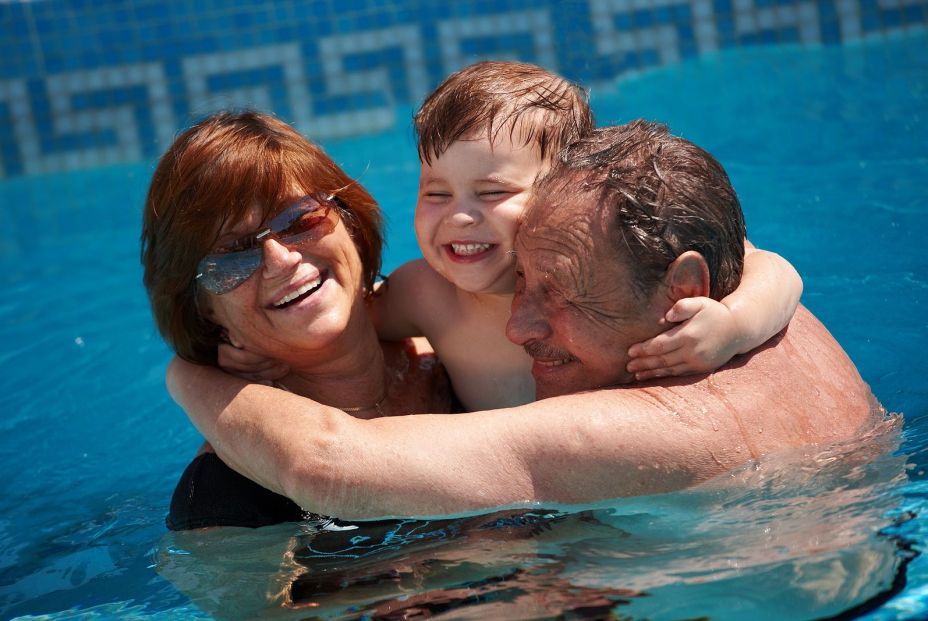 Los médicos rehabilitadores piden precaución con las zambullidas y resbalones en piscinas Los médicos rehabilitadores piden precaución con las zambullidas y resbalones en piscinas