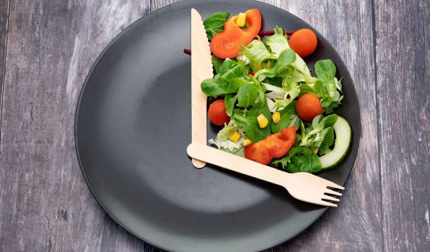 La hora a la que comes influye en tu salud: ¿qué es lo recomendable? (Europa Press)