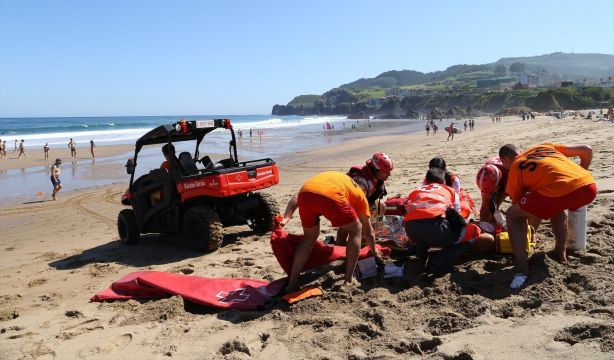 El padre de la bebé muerta en una playa de Formentera se levantó a ponerle el chupete