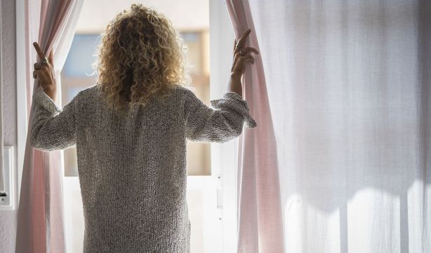 Si tienes alergia al polen, evita ventilar tu casa a estas horas